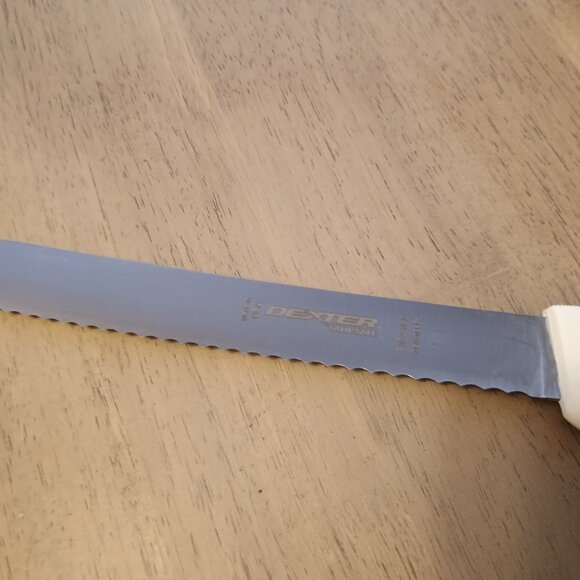 Dexter-Russell Sani-Safe Scalloped Bread Knife, Carbon Steel Blade, 8-Inch - Picture 5 of 7